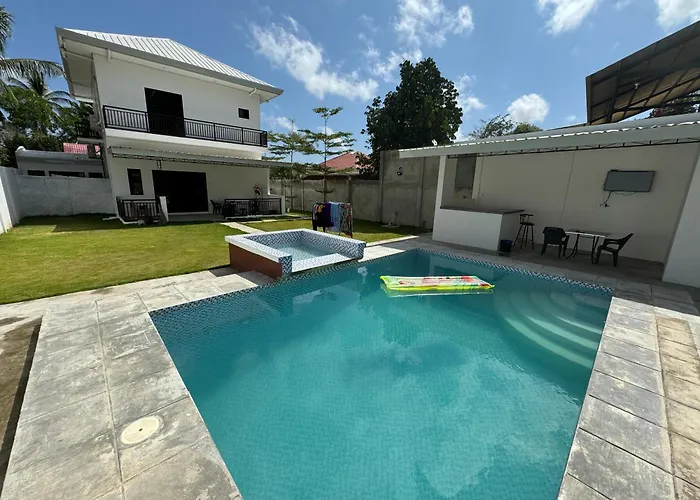Valencia Pool Studio